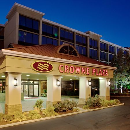 米德堡高地 克利夫兰机场皇冠假日广场酒店 外观 照片